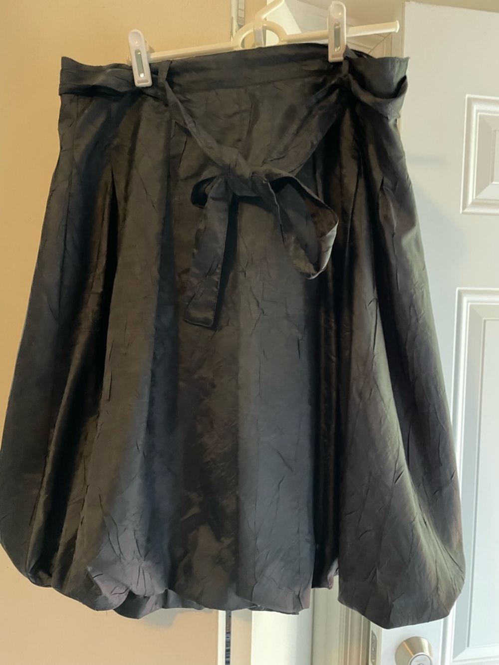 Black Tie-Waist Balloon Skirt